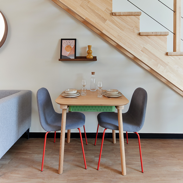 espace de repas dans une chambre de coliving