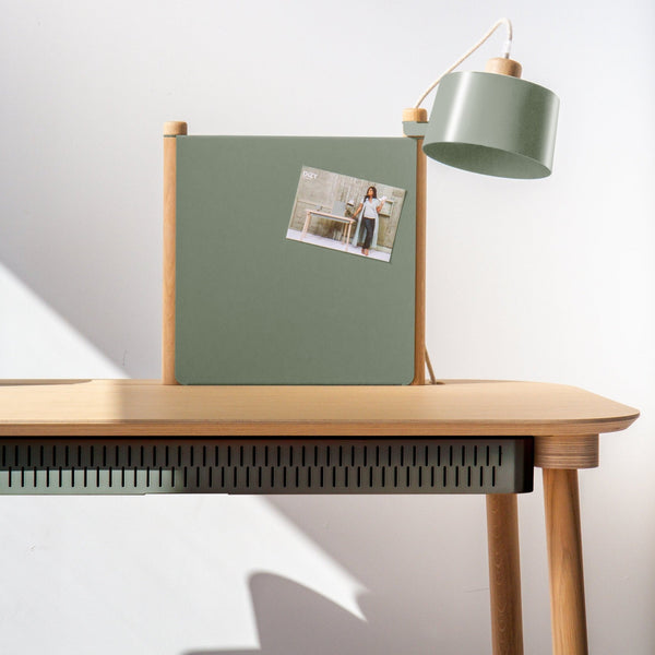 Bureau, tiroir, séparateur & lampe by Eléonore - DIZY design