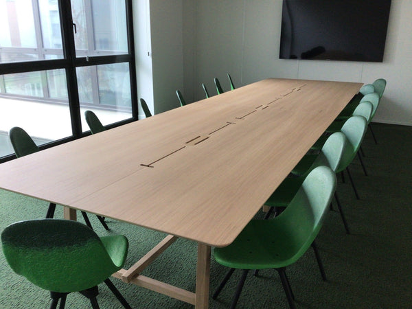 Table de réunion en chêne 490x140cm - DIZY design